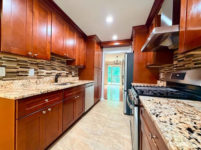 12 Dogwood Drive, Edison, NJ 08820