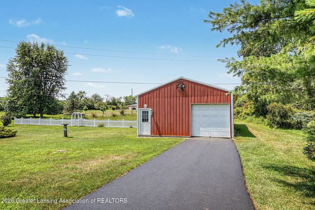 6839 N Hartel Road, Potterville, MI 48876