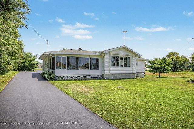6839 N Hartel Road, Potterville, MI 48876