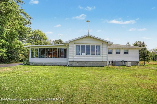 6839 N Hartel Road, Potterville, MI 48876