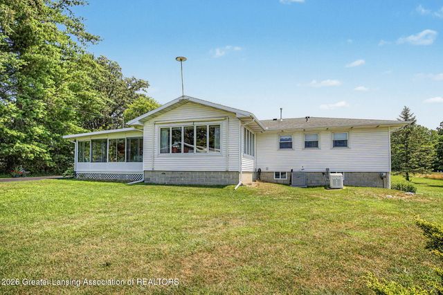 6839 N Hartel Road, Potterville, MI 48876