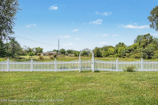 6839 N Hartel Road, Potterville, MI 48876