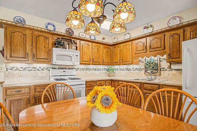 6839 N Hartel Road, Potterville, MI 48876
