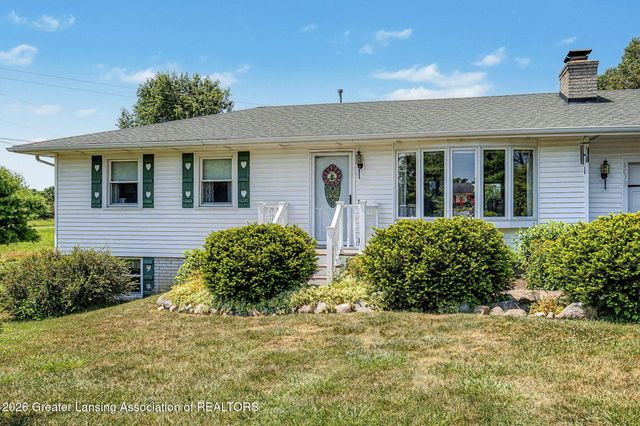 6839 N Hartel Road, Potterville, MI 48876