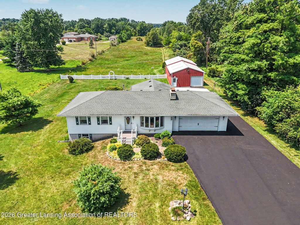 6839 N Hartel Road, Potterville, MI 48876