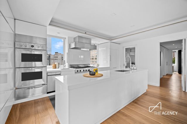 304 SPRING Street PH, New York City, NY 10013