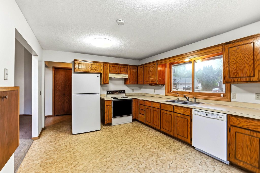 8649 Emerson Avenue N, Brooklyn Park, MN 55444 — photo 5