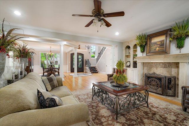 1242 BRAYGOOD DR, Collierville, TN 38017