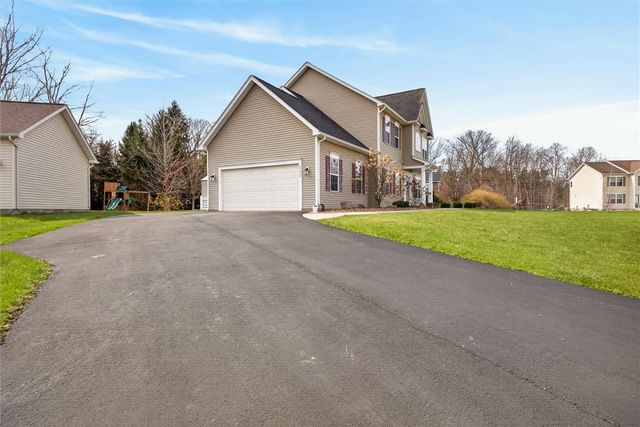 111 York Bay, Henrietta, NY 14586