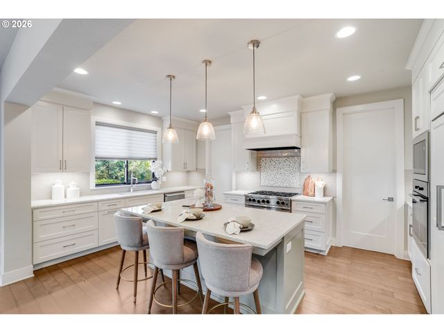 16234 WALUGA Dr, Lake Oswego, OR 97035