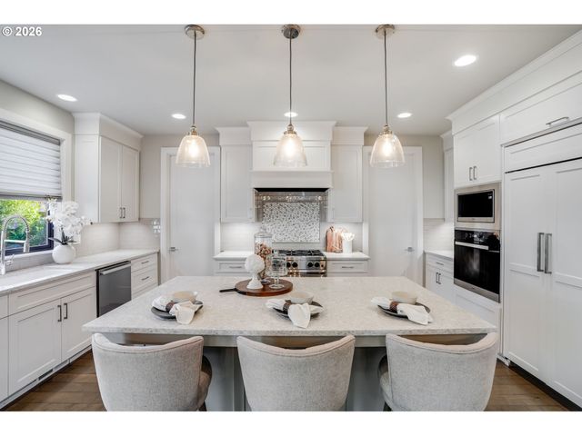 16234 WALUGA Dr, Lake Oswego, OR 97035