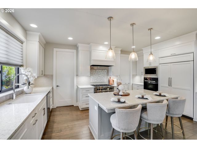 16234 WALUGA Dr, Lake Oswego, OR 97035