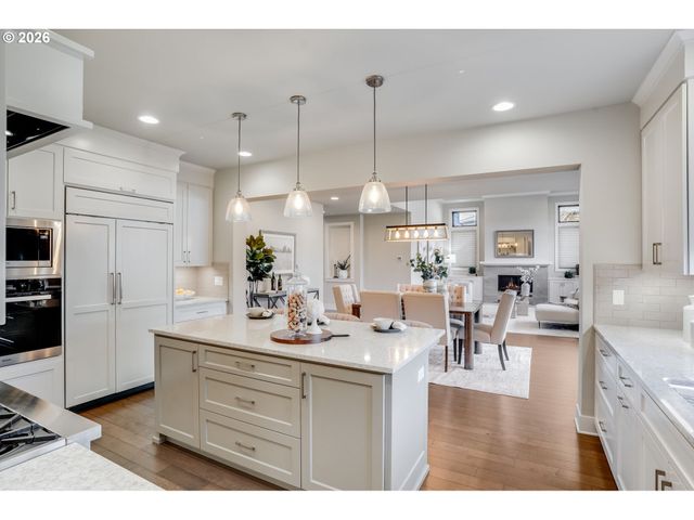 16234 WALUGA Dr, Lake Oswego, OR 97035