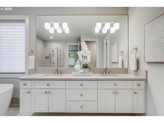 16234 WALUGA Dr, Lake Oswego, OR 97035