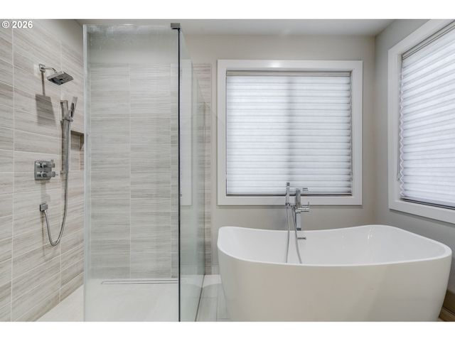 16234 WALUGA Dr, Lake Oswego, OR 97035