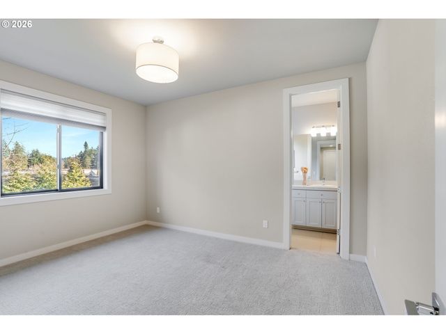 16234 WALUGA Dr, Lake Oswego, OR 97035