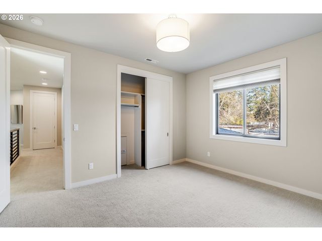 16234 WALUGA Dr, Lake Oswego, OR 97035