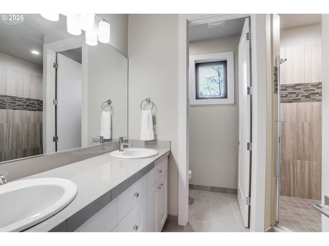 16234 WALUGA Dr, Lake Oswego, OR 97035