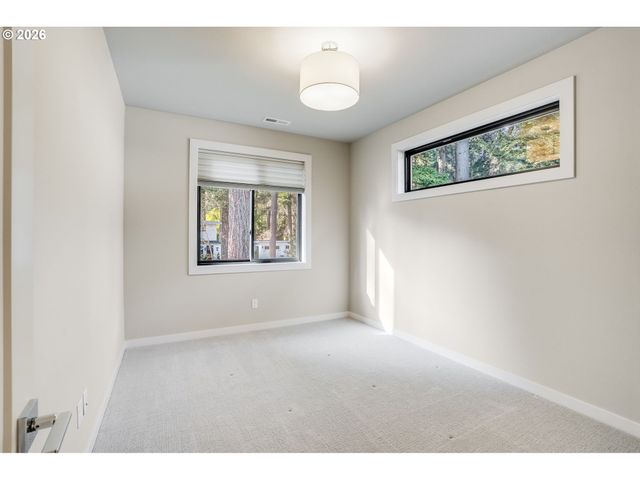 16234 WALUGA Dr, Lake Oswego, OR 97035