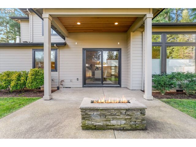 16234 WALUGA Dr, Lake Oswego, OR 97035