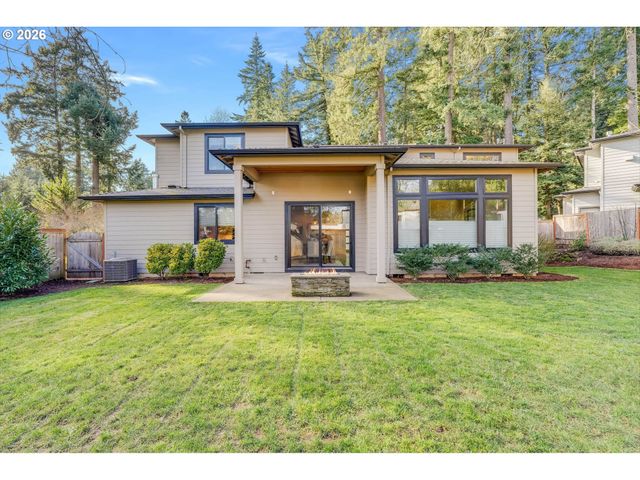 16234 WALUGA Dr, Lake Oswego, OR 97035