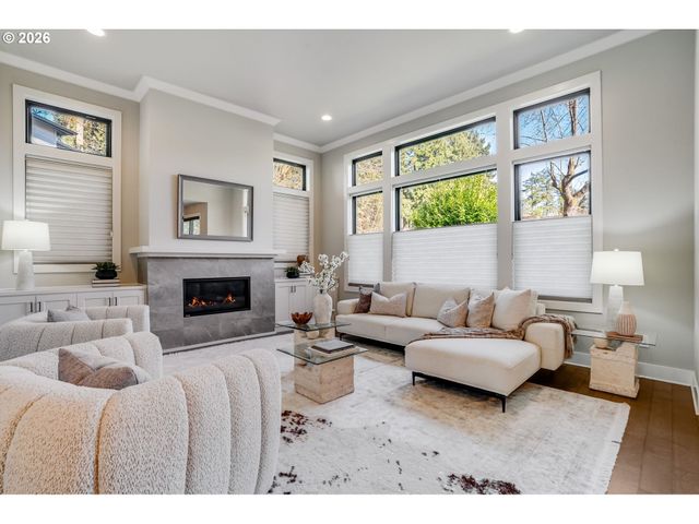 16234 WALUGA Dr, Lake Oswego, OR 97035