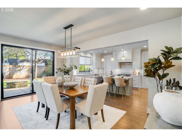 16234 WALUGA Dr, Lake Oswego, OR 97035