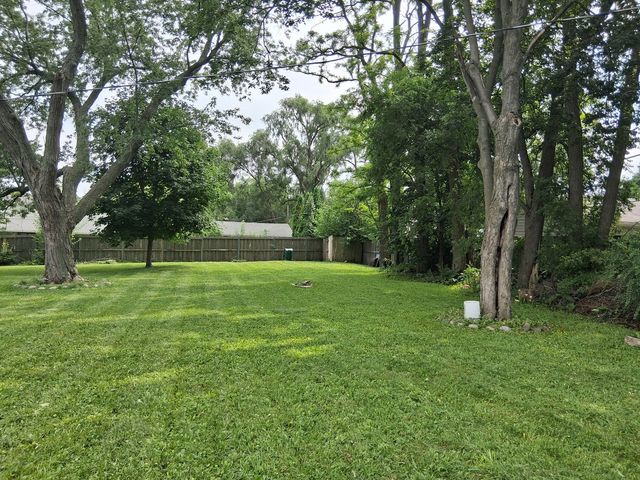 1624 N Poplar Avenue, Round Lake Beach, IL 60073