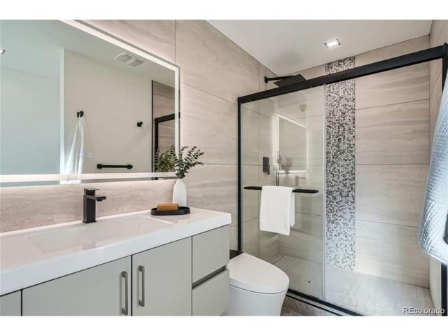 5886 S Logan St, Centennial, CO 80121