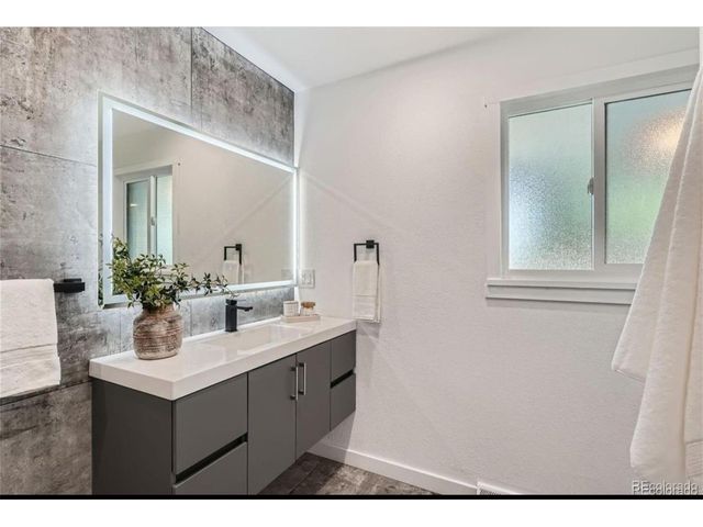 5886 S Logan St, Centennial, CO 80121