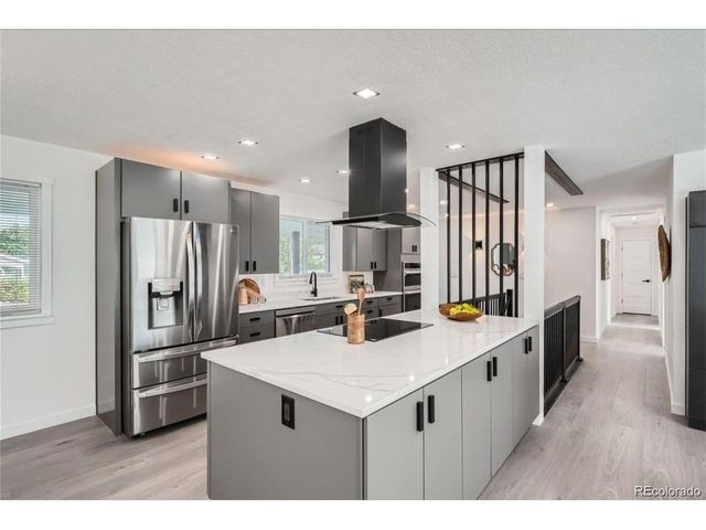 5886 S Logan St, Centennial, CO 80121