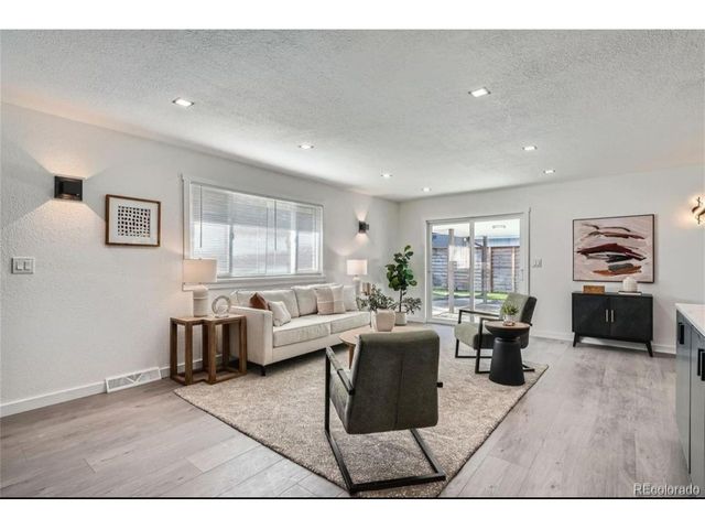 5886 S Logan St, Centennial, CO 80121