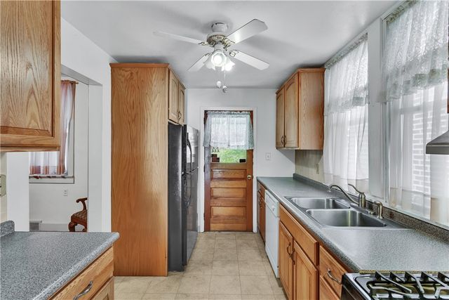 2904 Brentwood Ave, Brentwood, PA 15227