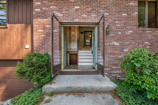 312 Walnut Hill Avenue, Manchester, NH 03104