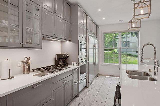 1032 Gardner Street E, Wayzata, MN 55391