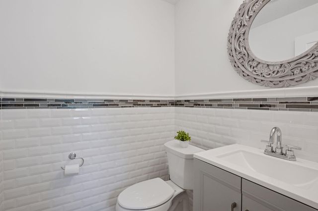 1032 Gardner Street E, Wayzata, MN 55391