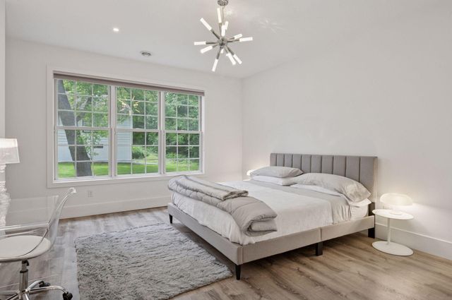 1032 Gardner Street E, Wayzata, MN 55391