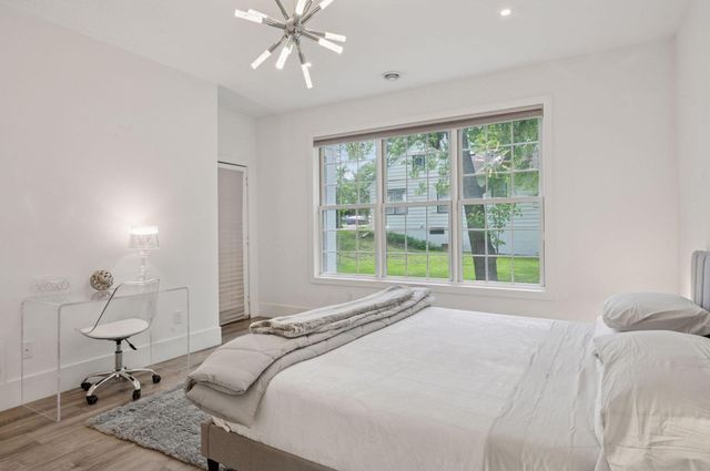 1032 Gardner Street E, Wayzata, MN 55391