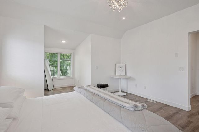 1032 Gardner Street E, Wayzata, MN 55391