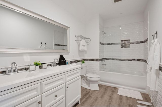 1032 Gardner Street E, Wayzata, MN 55391