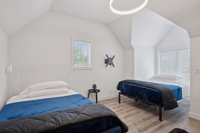 1032 Gardner Street E, Wayzata, MN 55391