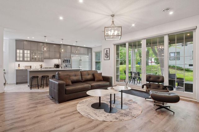 1032 Gardner Street E, Wayzata, MN 55391