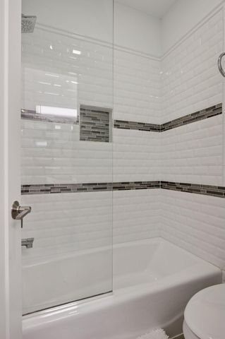 1032 Gardner Street E, Wayzata, MN 55391