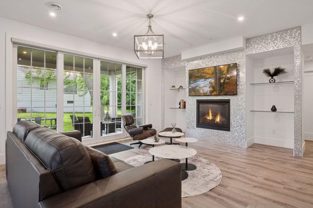 1032 Gardner Street E, Wayzata, MN 55391