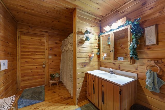 49215 Whittlesey Road, Amherst, OH 44001