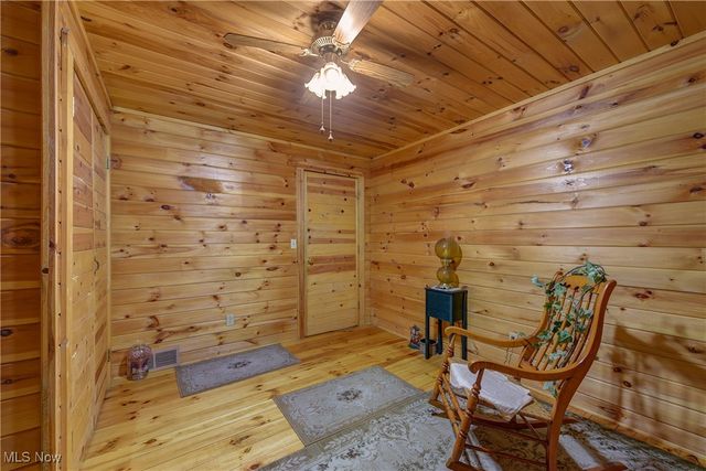 49215 Whittlesey Road, Amherst, OH 44001