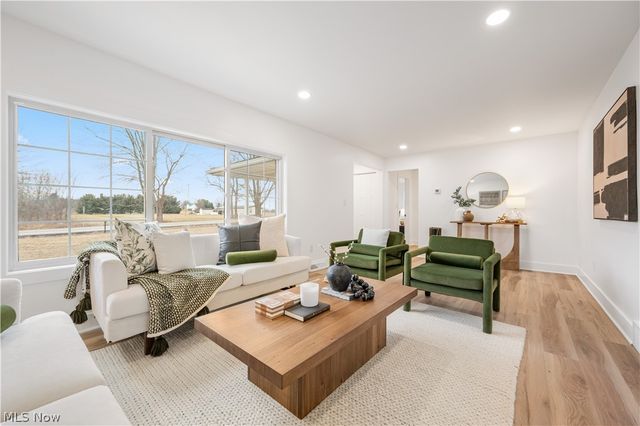 15938 W South Range Road, Salem, OH 44460