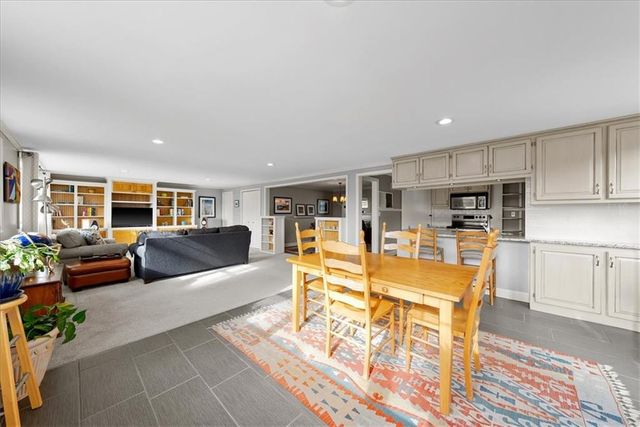 3913 W 67th Terrace, Prairie Village, KS 66208