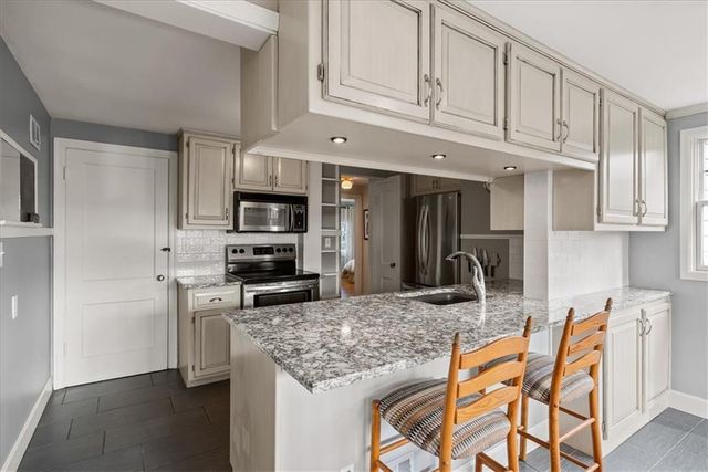 3913 W 67th Terrace, Prairie Village, KS 66208