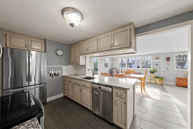 3913 W 67th Terrace, Prairie Village, KS 66208